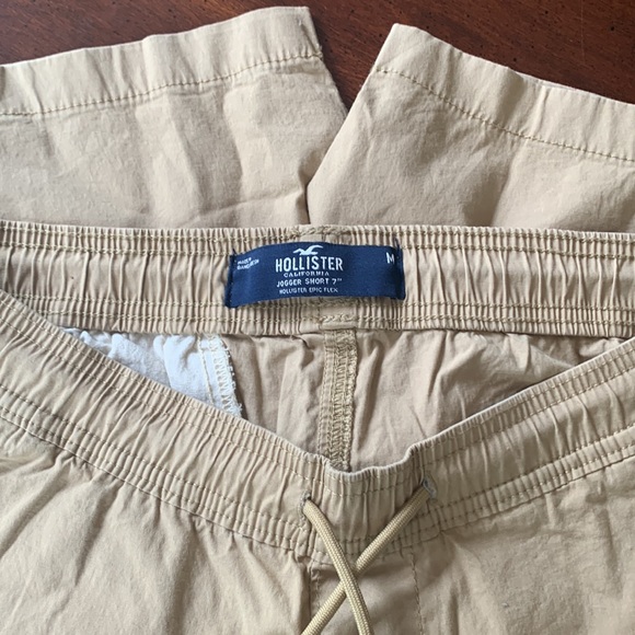 Hollister jogger shirt 7”, size medium men’s - Picture 3 of 3